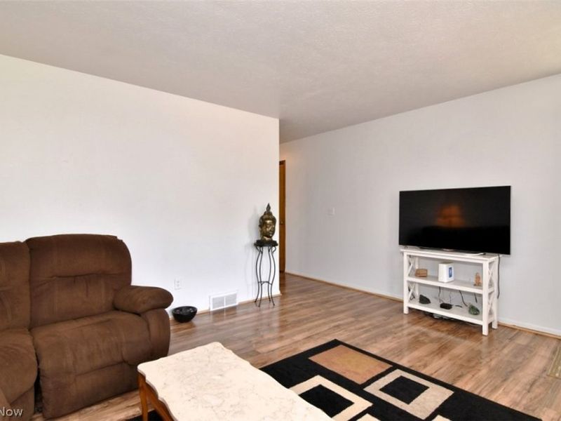 115 E 211th Street, Euclid, OH 44123 Photo 8