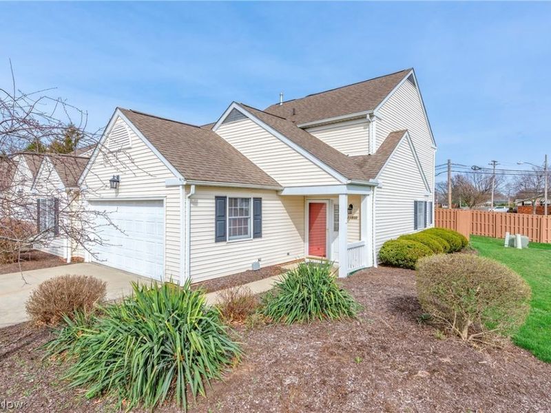 21800 Addington Boulevard, Rocky River, OH 44126 Photo 2