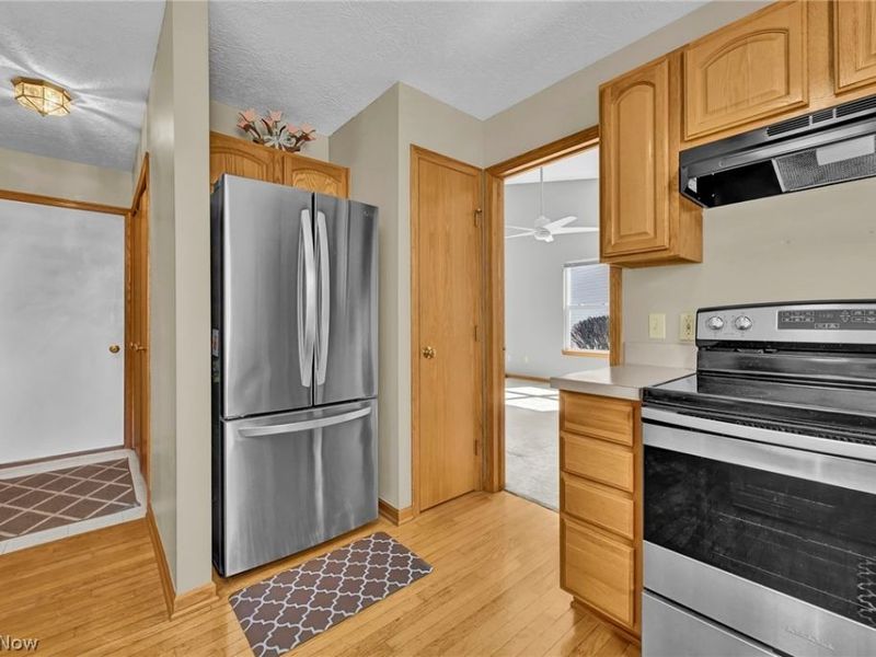 1015 Lakeshore Walk, Medina, OH 44256 Photo 14