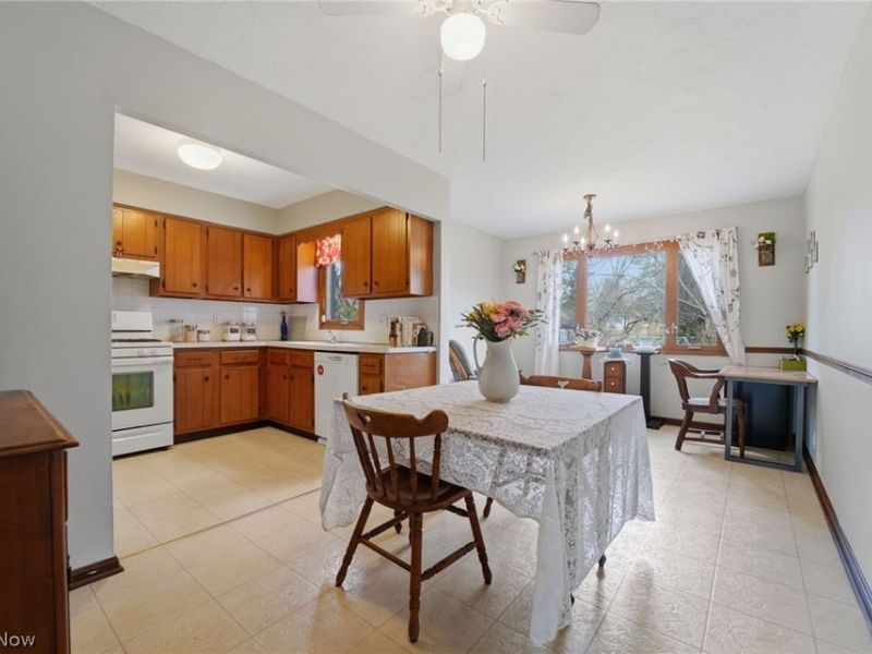 1629 Curry Road, Lyndhurst, OH 44124 Photo 6