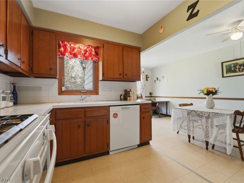 1629 Curry Road, Lyndhurst, OH 44124 Photo 7