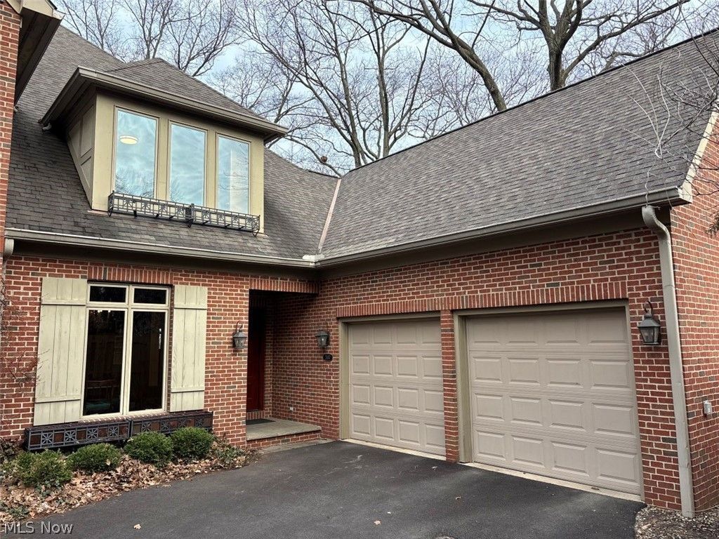 2487 Fairmount Boulevard, Cleveland Heights, OH 44106