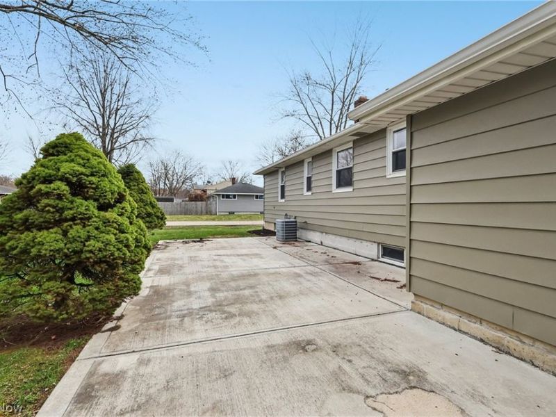 403 N Lake Street, Amherst, OH 44001 Photo 27