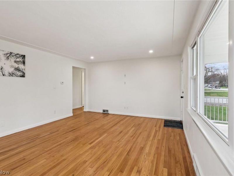 403 N Lake Street, Amherst, OH 44001 Photo 5