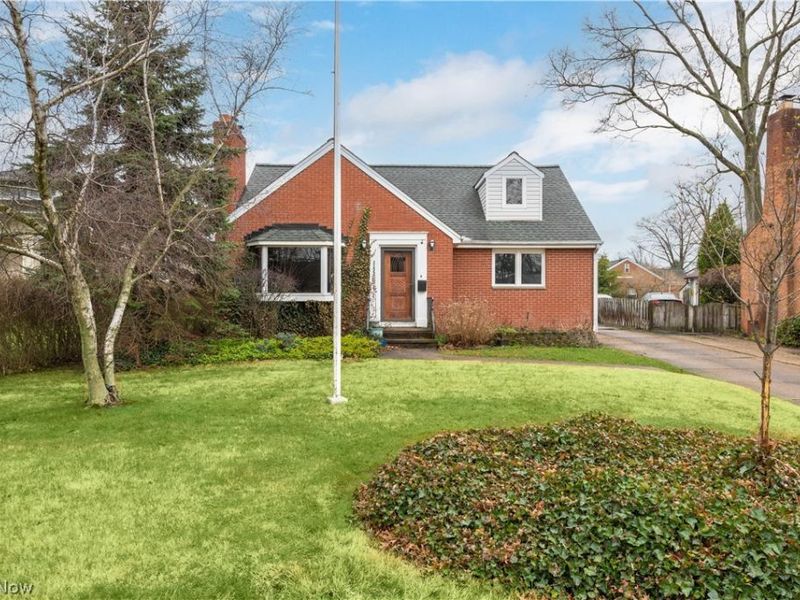 24827 Lake Road, Bay Village, OH 44140 Photo 1