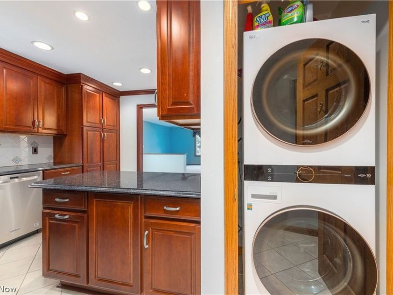 24827 Lake Road, Bay Village, OH 44140 Photo 10