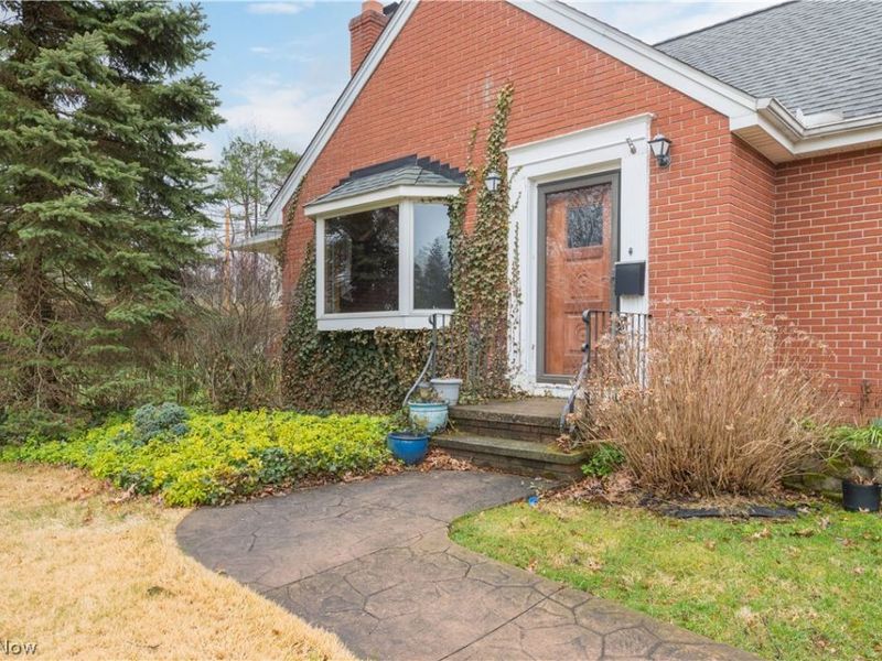 24827 Lake Road, Bay Village, OH 44140 Photo 2