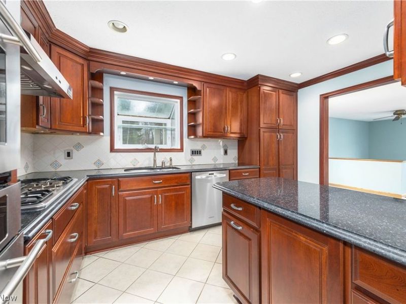 24827 Lake Road, Bay Village, OH 44140 Photo 6