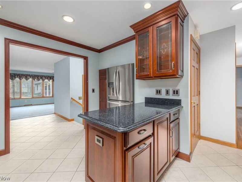 24827 Lake Road, Bay Village, OH 44140 Photo 7