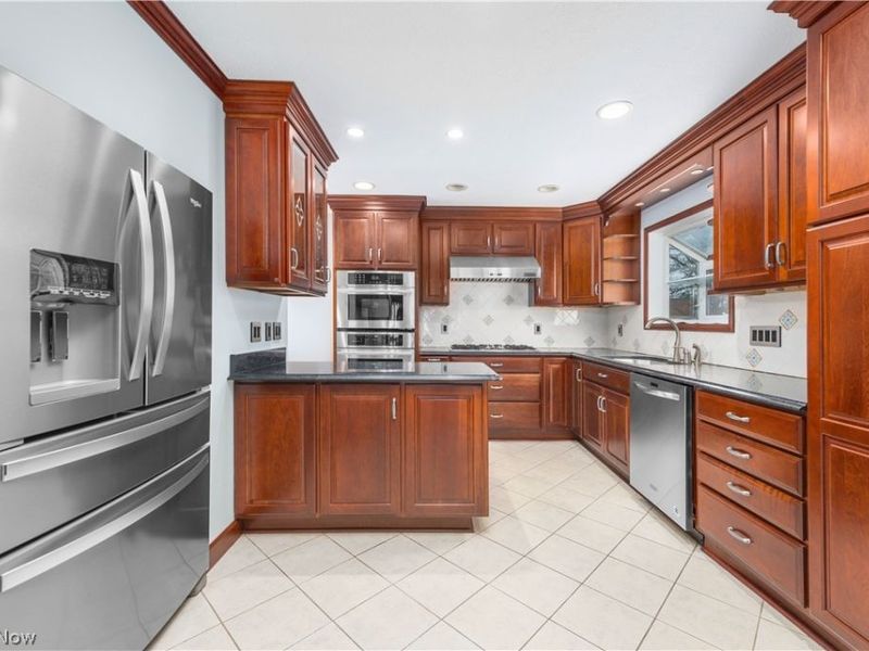 24827 Lake Road, Bay Village, OH 44140 Photo 8