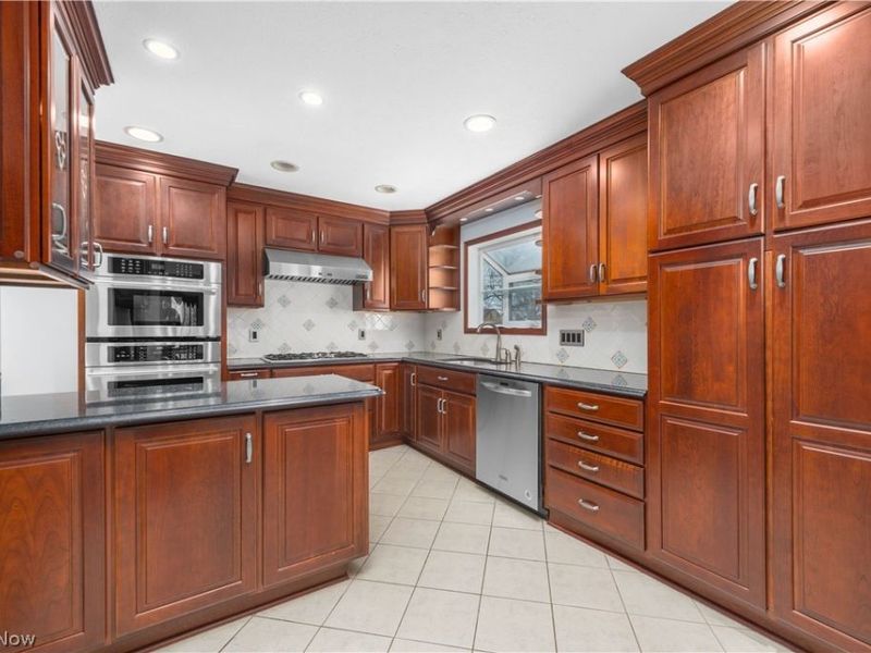 24827 Lake Road, Bay Village, OH 44140 Photo 9