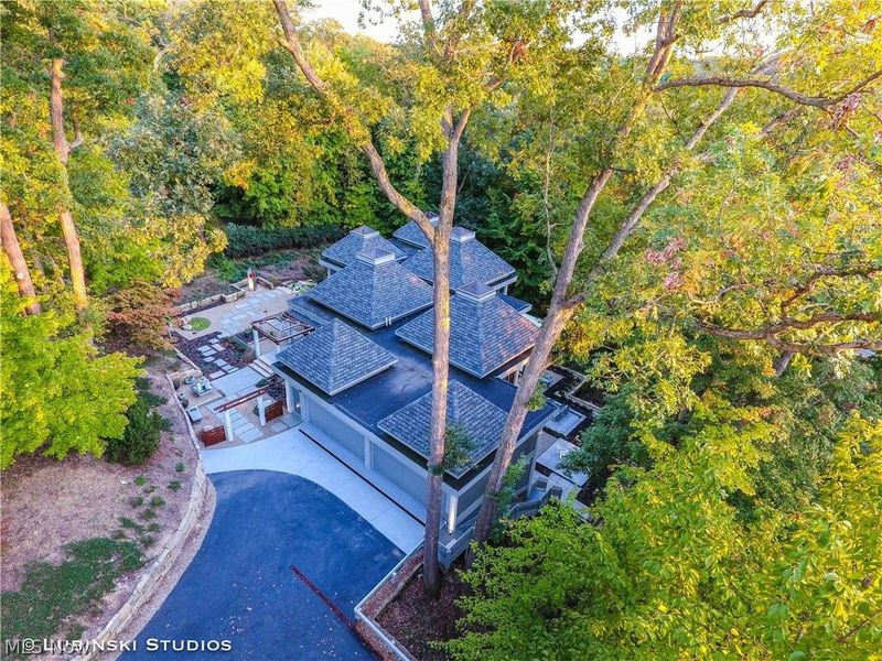 933 Top Of The Hill Road, Akron, OH 44333 Photo 2