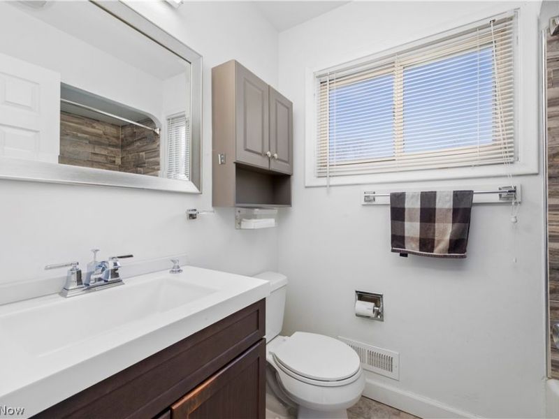 5656 Burns Road, North Olmsted, OH 44070 Photo 10