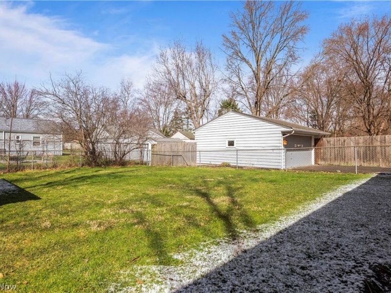 5656 Burns Road, North Olmsted, OH 44070 Photo 32