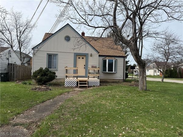 3296 W 231st Street, North Olmsted, OH 44070