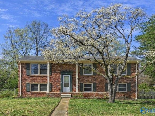 506 Town And Country Drive NW, Huntsville, AL 35806