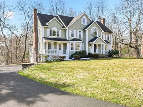 8 Ashford Ln, Andover, MA 01810