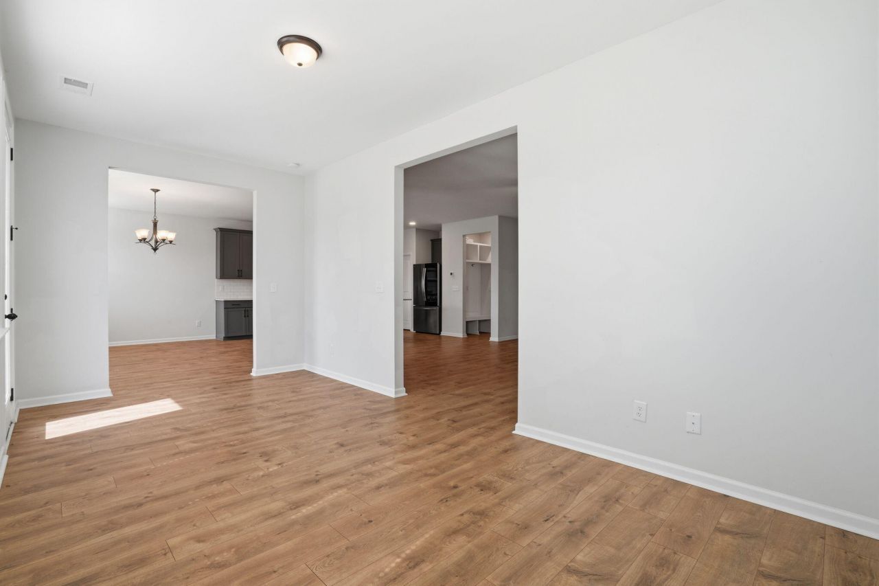 227 Old Grove Avenue Photo 12