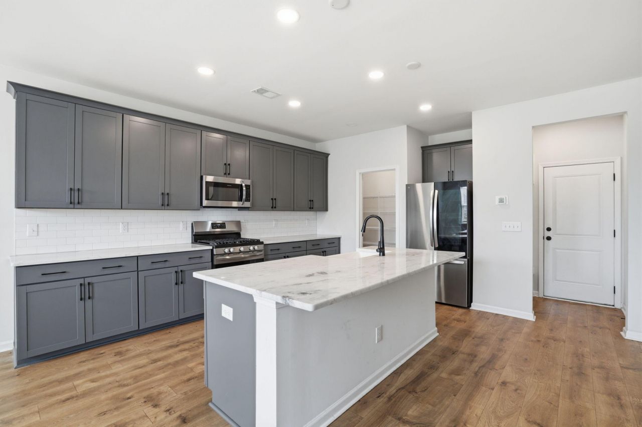 227 Old Grove Avenue Photo 6