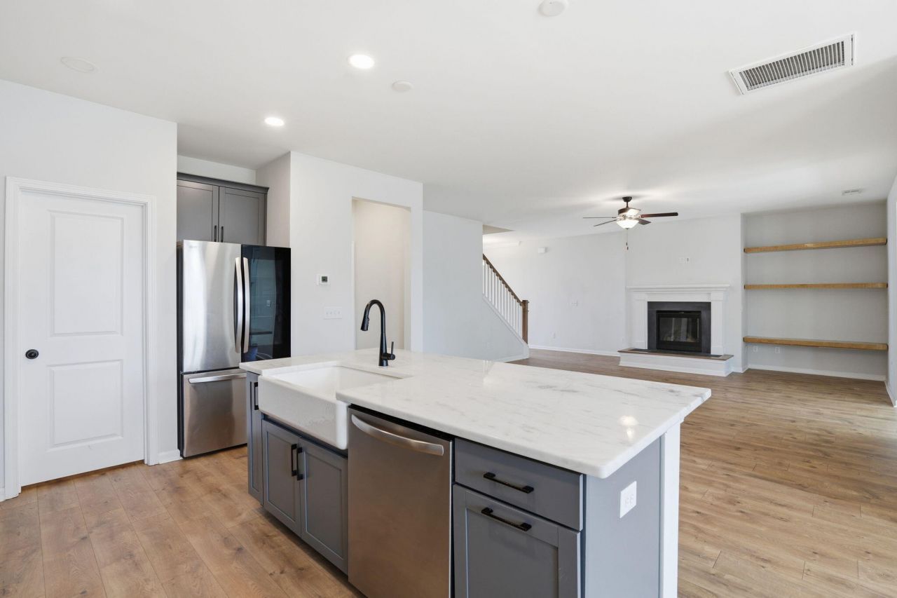 227 Old Grove Avenue Photo 7