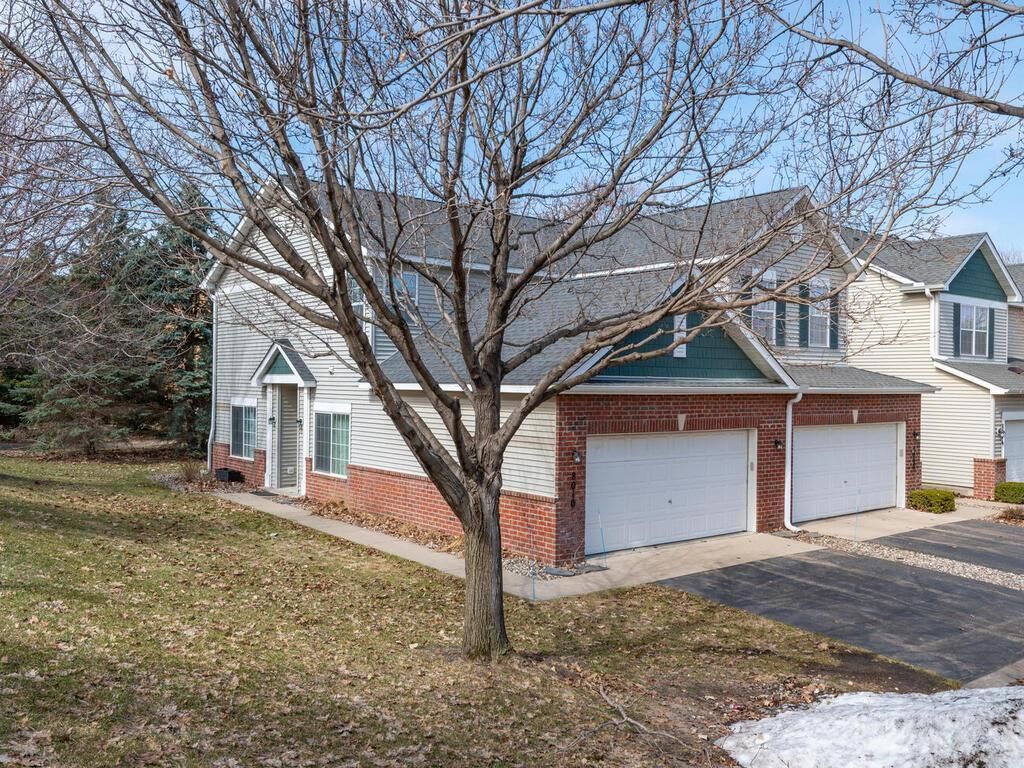 8010 Stratford Circle S, Shakopee, MN 55379 Main Photo