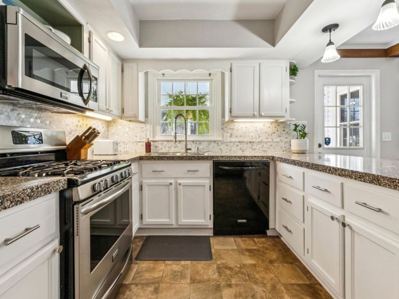 1435 Havencrest Court, Columbus, OH 43220 Photo 13