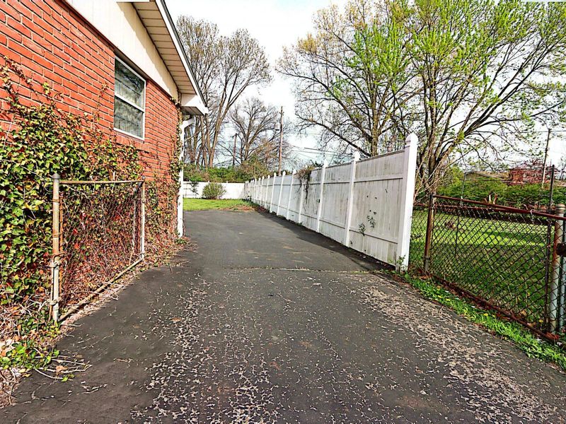 1522 Devonhurst Drive, Columbus, OH 43232 Photo 32