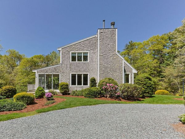 17 Claus Way, Marstons Mills, MA 02648