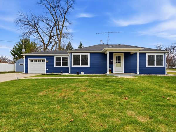 28 N Spencer STREET, Elkhorn, WI 53121