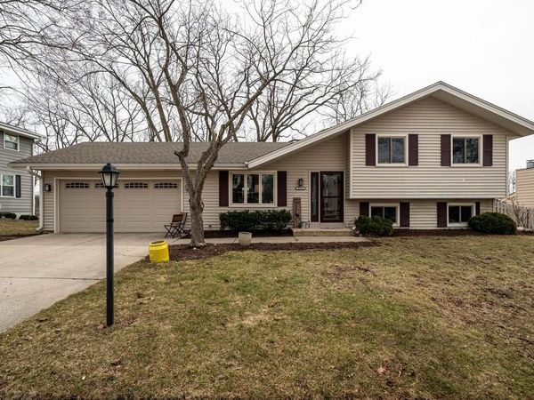 2713 Lancaster DRIVE, Waukesha, WI 53188