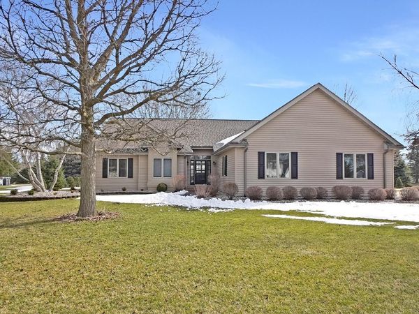1485 N Riverline DRIVE, Oconomowoc, WI 53066