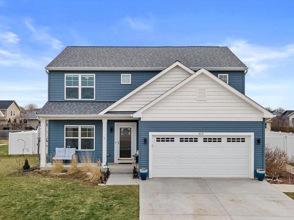 203 Linden LANE, Delavan, WI 53115