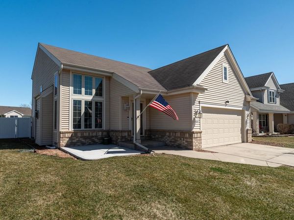 3533 Rivers Crossing DRIVE, Waukesha, WI 53189
