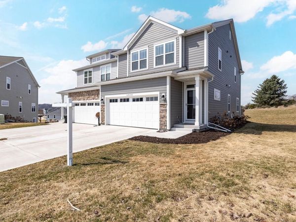 N67W25382 Breckenridge COURT, Sussex, WI 53089