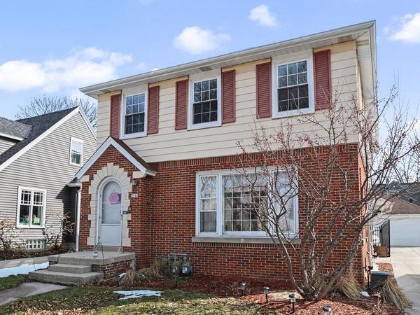 2944 N 70th STREET, Wauwatosa, WI 53210