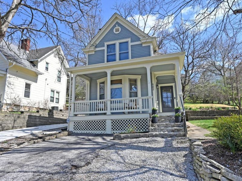 582 Empress Avenue, Cincinnati, OH 45226 Photo 2