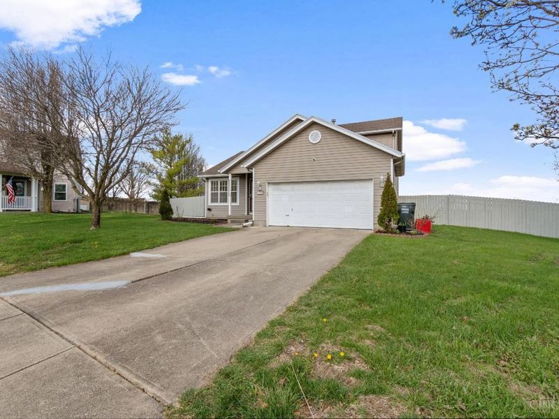 6983 Hunters Moon Court, Fairfield Twp, OH 45011 Photo 2
