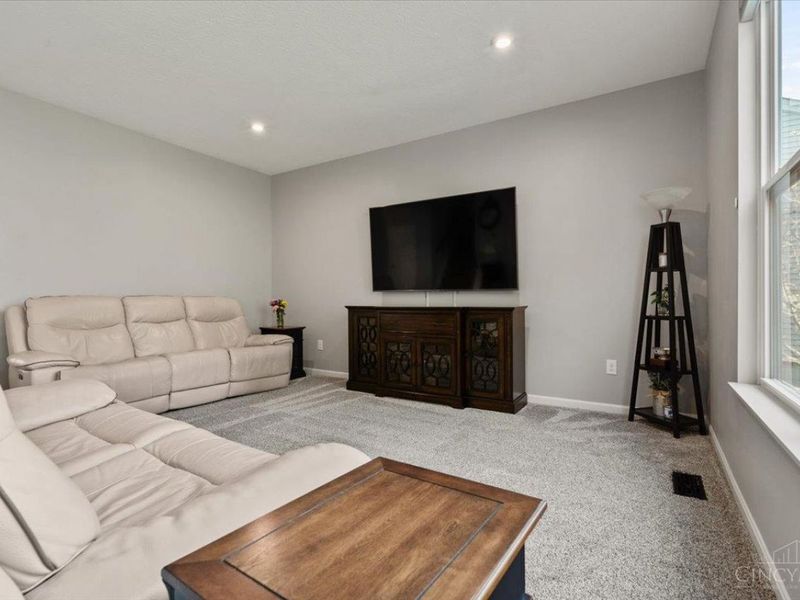 5805 Turning Leaf Way, Maineville, OH 45039 Photo 8