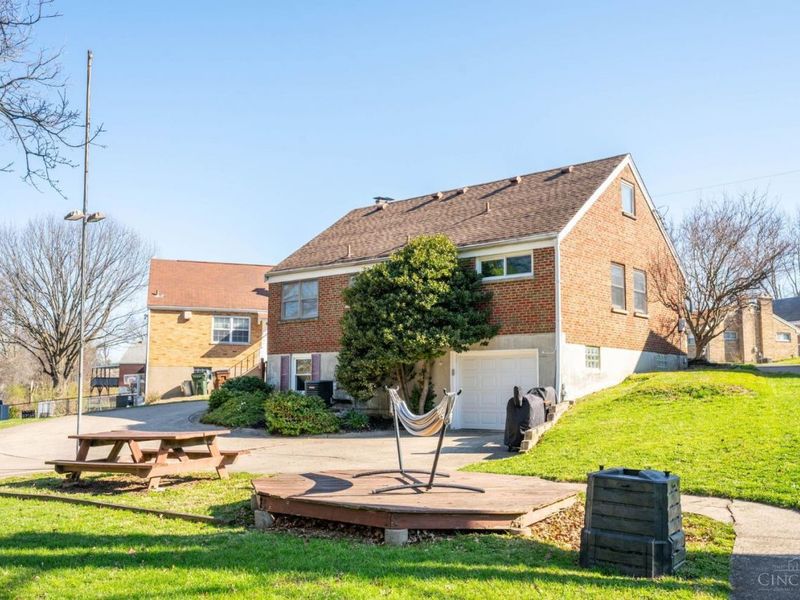 3847 Maywood Court, Cincinnati, OH 45211 Photo 9