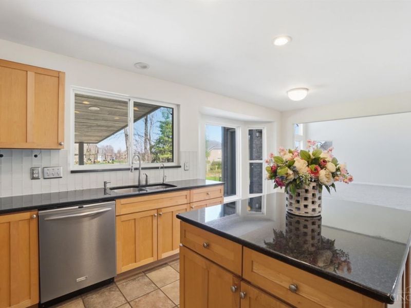 415 Forest Edge Drive, South Lebanon, OH 45065 Photo 9