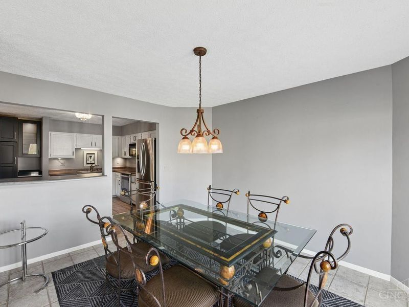 9321 Hunters Creek Drive, Unit 501, Blue Ash, OH 45242 Photo 11