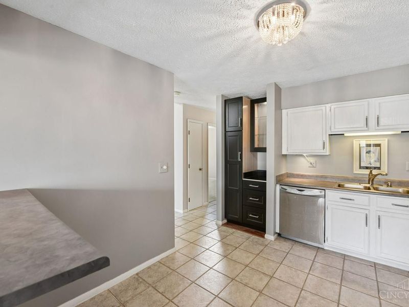 9321 Hunters Creek Drive, Unit 501, Blue Ash, OH 45242 Photo 16