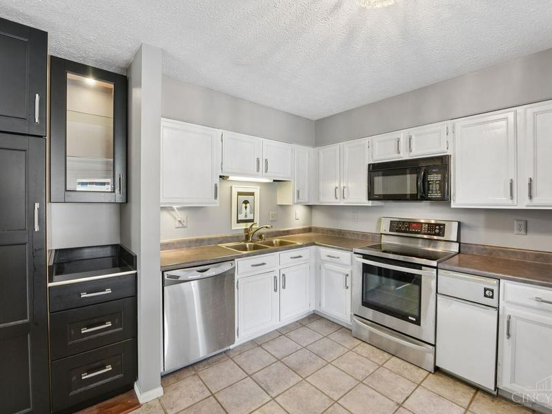 9321 Hunters Creek Drive, Unit 501, Blue Ash, OH 45242 Photo 17