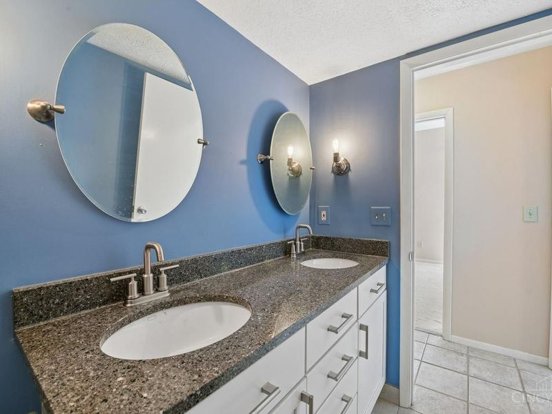 9321 Hunters Creek Drive, Unit 501, Blue Ash, OH 45242 Photo 42