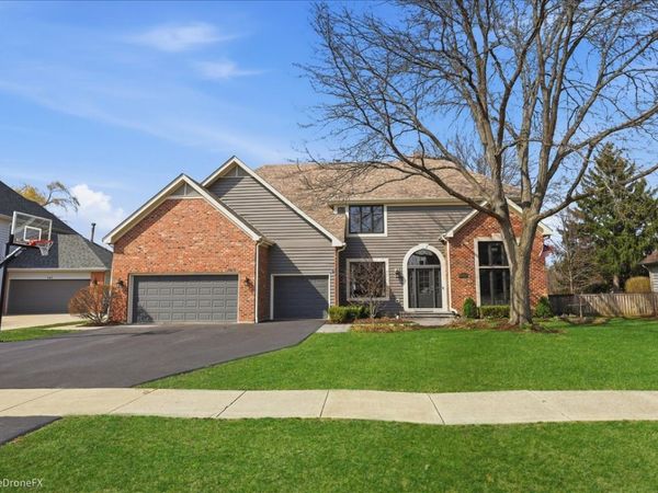 121 Brighton Drive , Wheaton, IL 60189