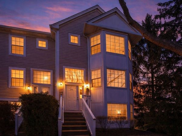 111 Hidden Creek Lane , North Aurora, IL 60542