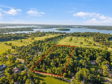 3655 Shady Beach Boulevard, Orchard Lake Village, Mi 48324