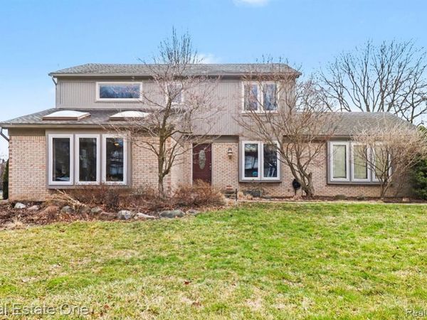 22677 Shadowglen Drive, Farmington Hills, MI 48335