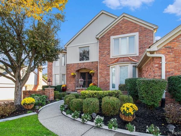 1941 Mapleridge Road, Rochester Hills, MI 48309