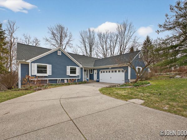 3430 Eastridge Court NE, Grand Rapids, MI 49525
